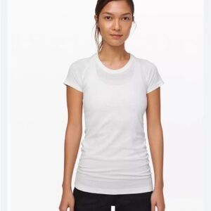 Swiftly Tech Short-Sleeve Shirt 2.0 
Hip Length in white